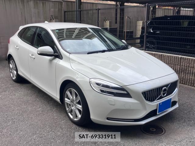 Volvo V40 2019-02 8563987-0