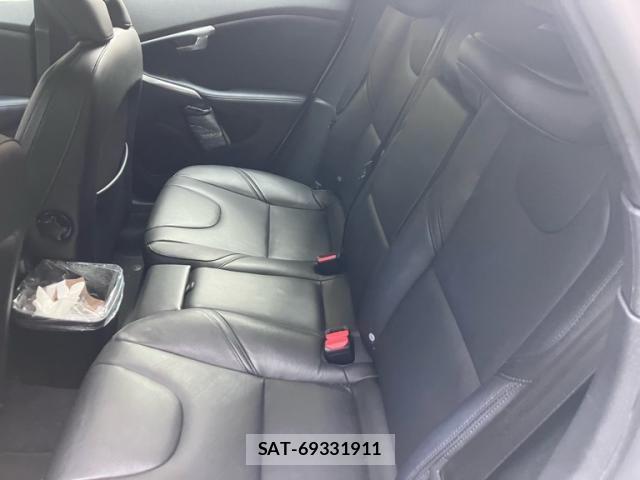 Volvo V40 2019-02 8563987-9