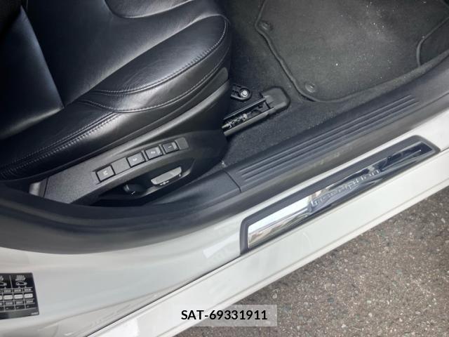 Volvo V40 2019-02 8563987-13