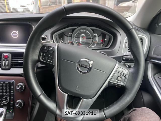 Volvo V40 2019-02 8563987-15