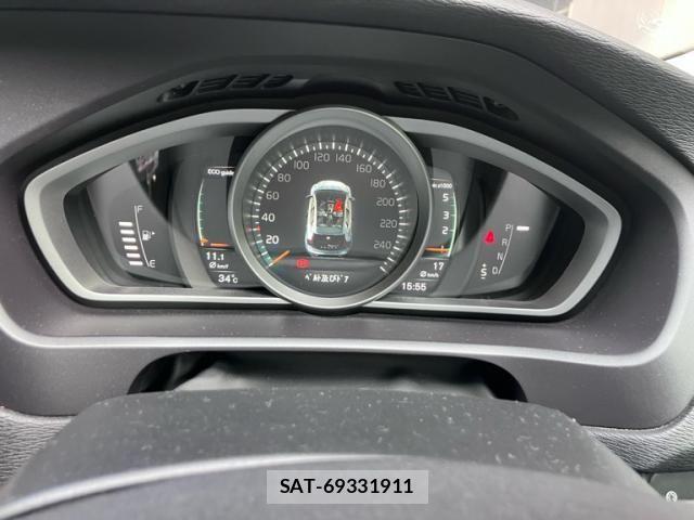 Volvo V40 2019-02 8563987-16
