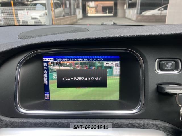 Volvo V40 2019-02 8563987-17