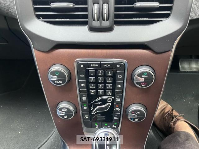 Volvo V40 2019-02 8563987-19