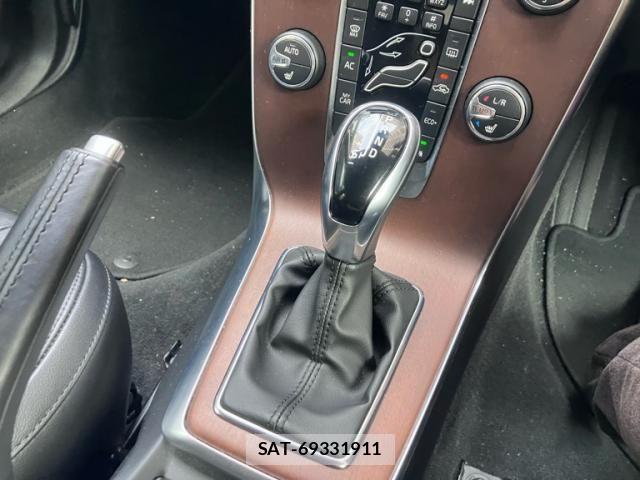 Volvo V40 2019-02 8563987-20