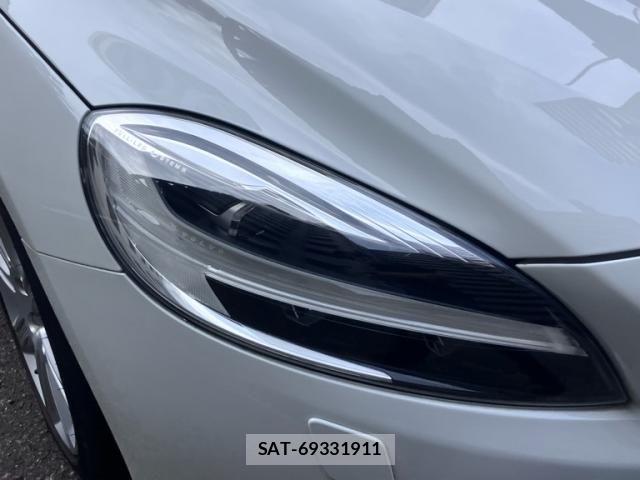 Volvo V40 2019-02 8563987-2