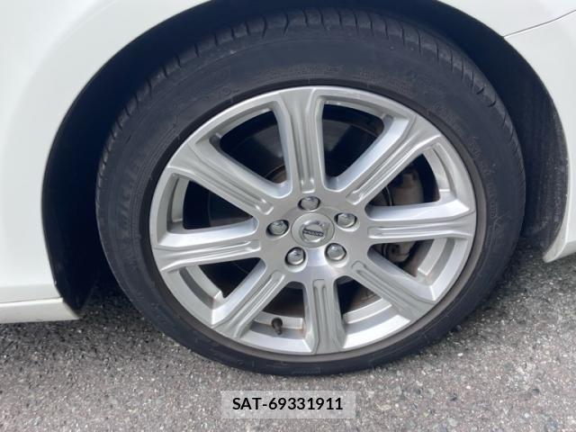 Volvo V40 2019-02 8563987-4