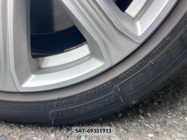 Volvo V40 2019-02 8563987-5