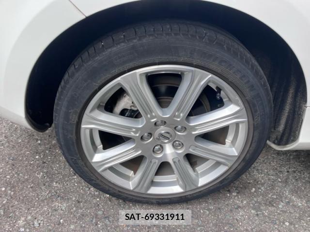 Volvo V40 2019-02 8563987-6