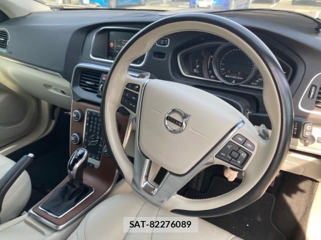 Volvo V40 2018-03 8563985-12