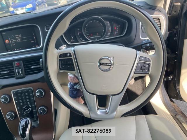 Volvo V40 2018-03 8563985-13