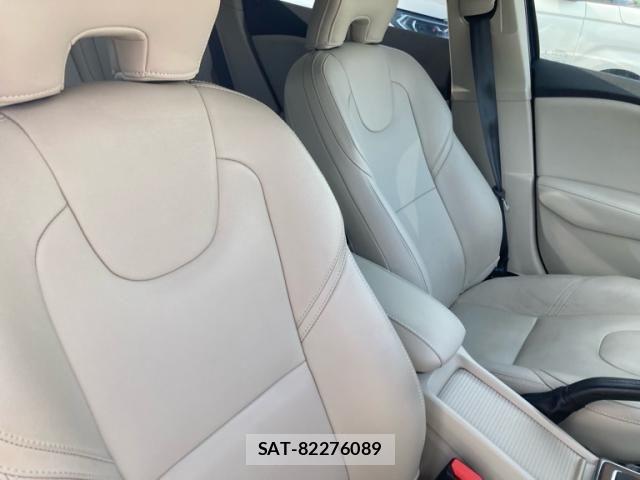 Volvo V40 2018-03 8563985-14