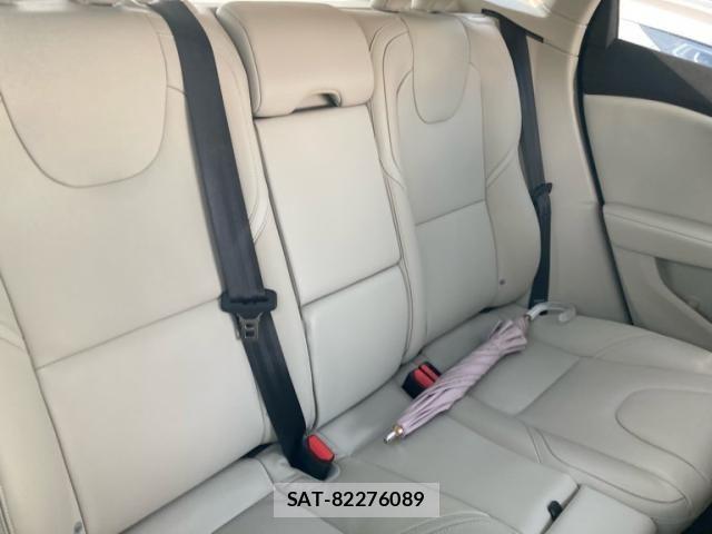 Volvo V40 2018-03 8563985-15