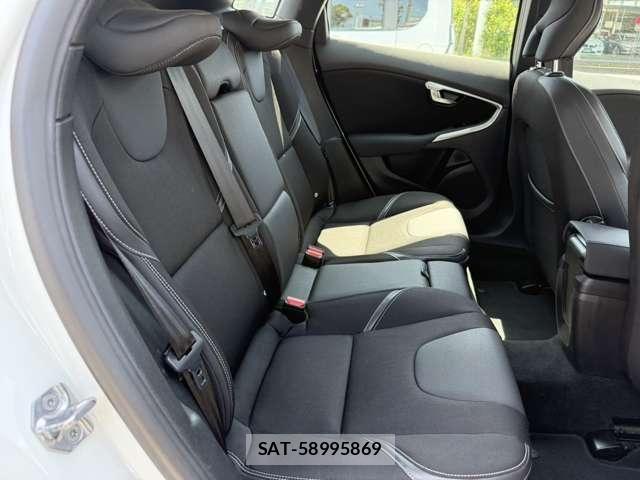 Volvo V40 2016-11 8563986-9