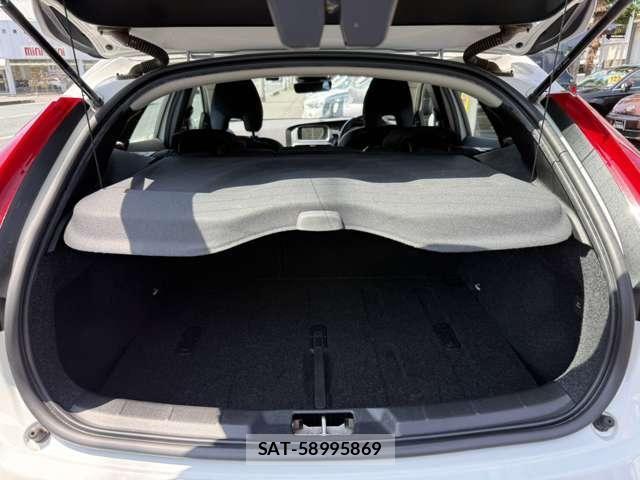 Volvo V40 2016-11 8563986-12