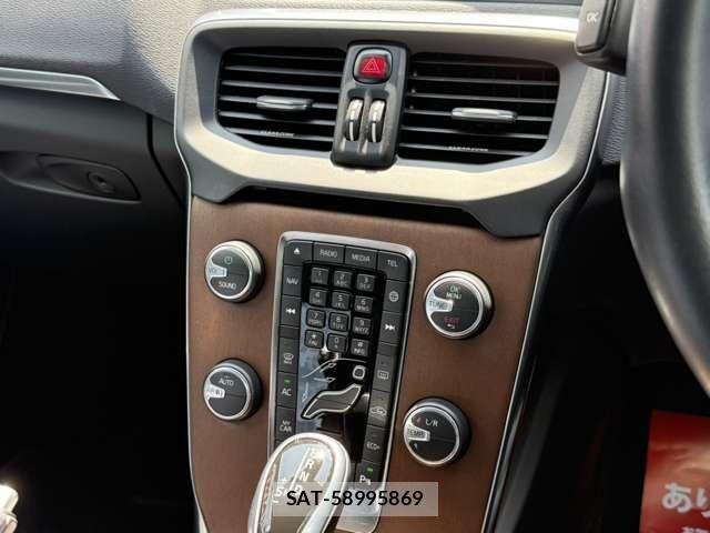 Volvo V40 2016-11 8563986-16