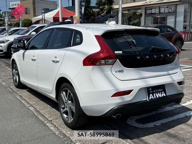 Volvo V40 2016-11 8563986-2