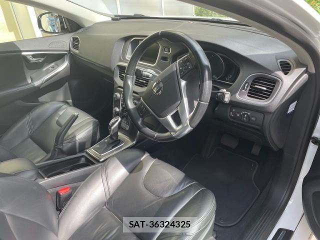 Volvo V40 2013-10 8563989-10