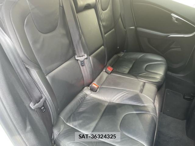 Volvo V40 2013-10 8563989-13