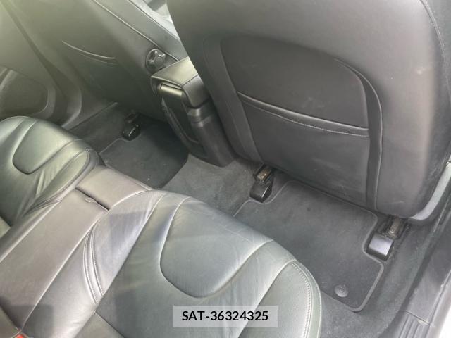 Volvo V40 2013-10 8563989-14