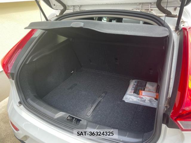 Volvo V40 2013-10 8563989-16