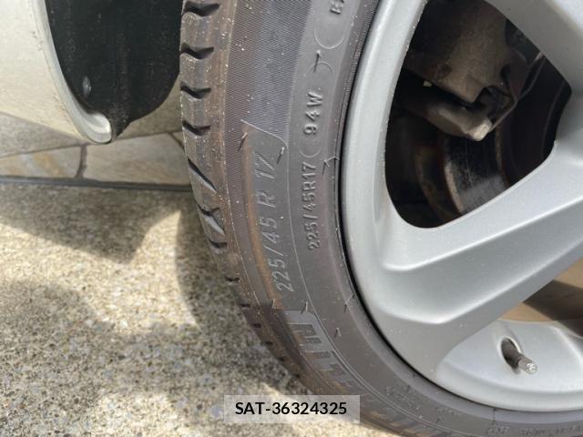 Volvo V40 2013-10 8563989-17
