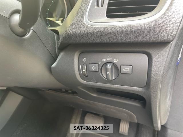 Volvo V40 2013-10 8563989-18
