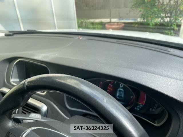 Volvo V40 2013-10 8563989-21