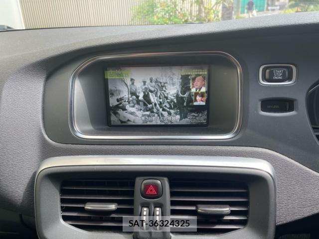 Volvo V40 2013-10 8563989-22