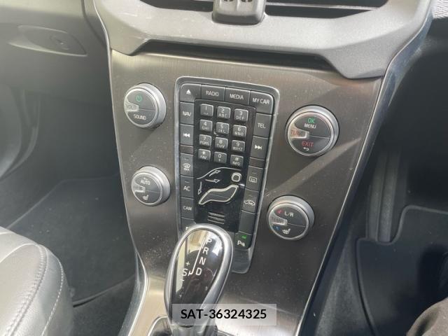 Volvo V40 2013-10 8563989-25