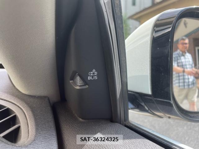 Volvo V40 2013-10 8563989-27