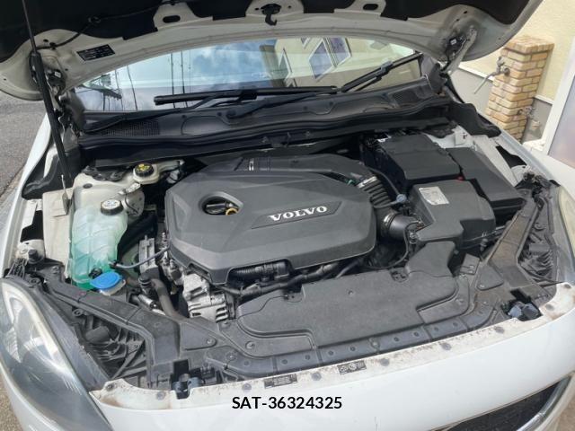 Volvo V40 2013-10 8563989-29