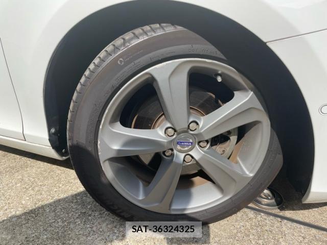 Volvo V40 2013-10 8563989-5