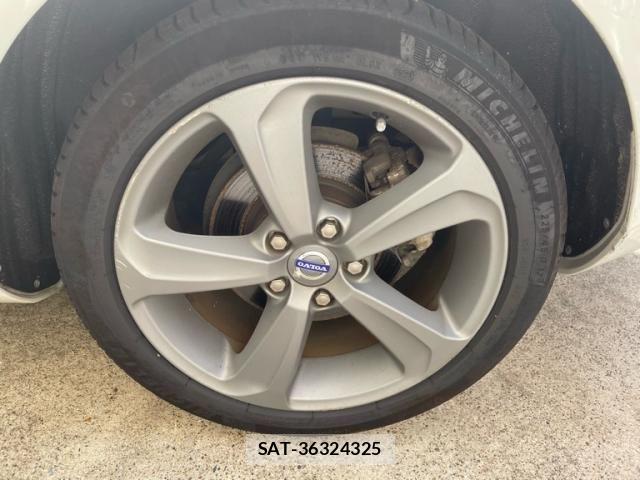 Volvo V40 2013-10 8563989-7