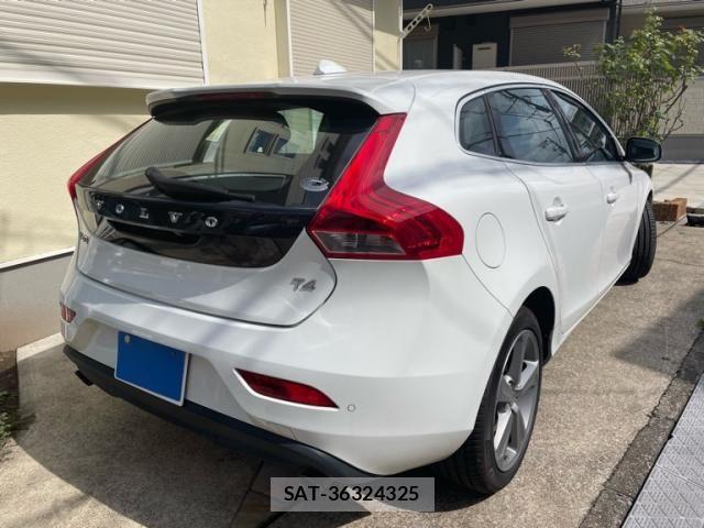 Volvo V40 2013-10 8563989-8