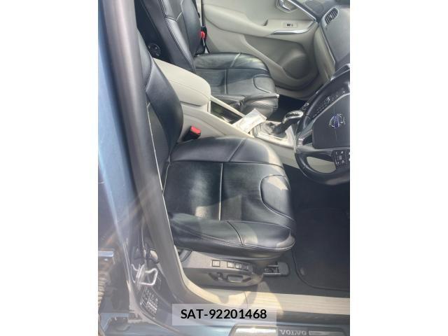 Volvo V40 2014-12 8563988-9
