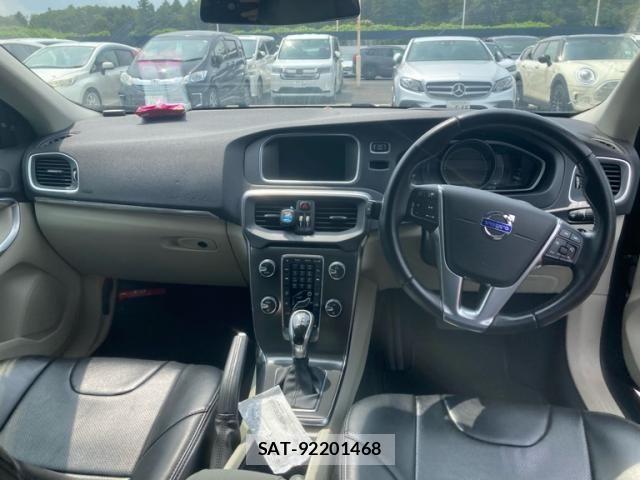 Volvo V40 2014-12 8563988-11
