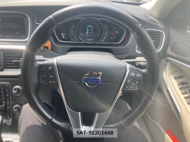 Volvo V40 2014-12 8563988-13