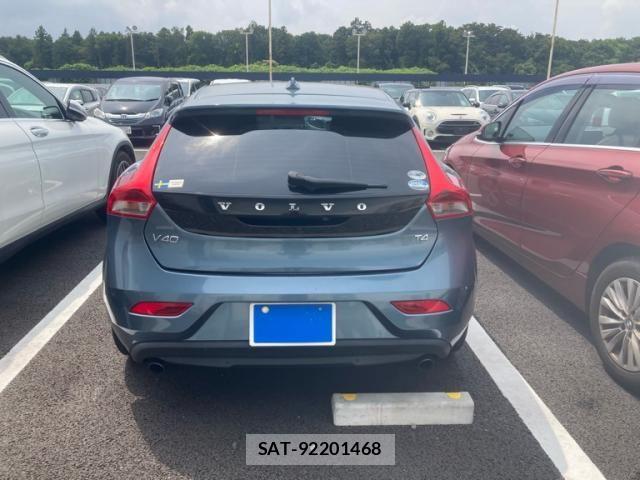 Volvo V40 2014-12 8563988-2