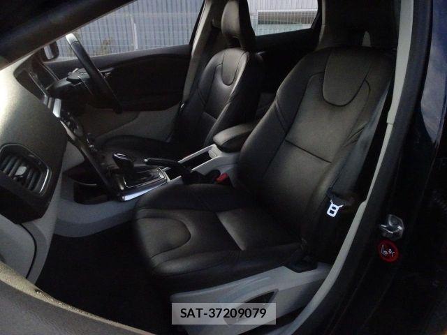 Volvo V40 2016-04 8629589-10