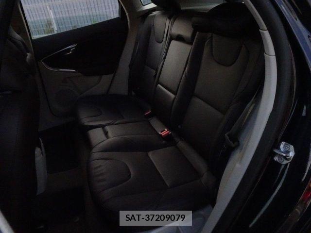 Volvo V40 2016-04 8629589-12