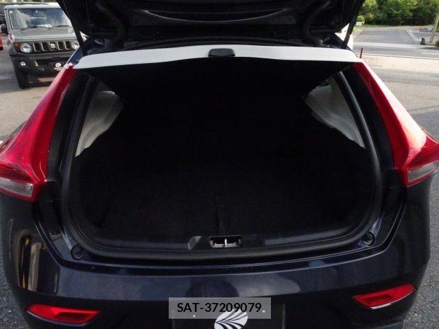 Volvo V40 2016-04 8629589-13