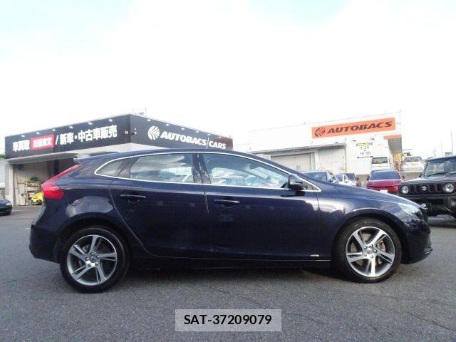 Volvo V40 2016-04 8629589-16