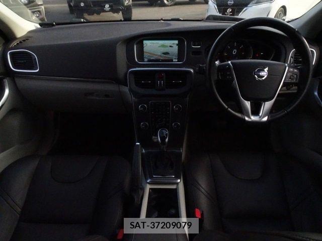 Volvo V40 2016-04 8629589-1