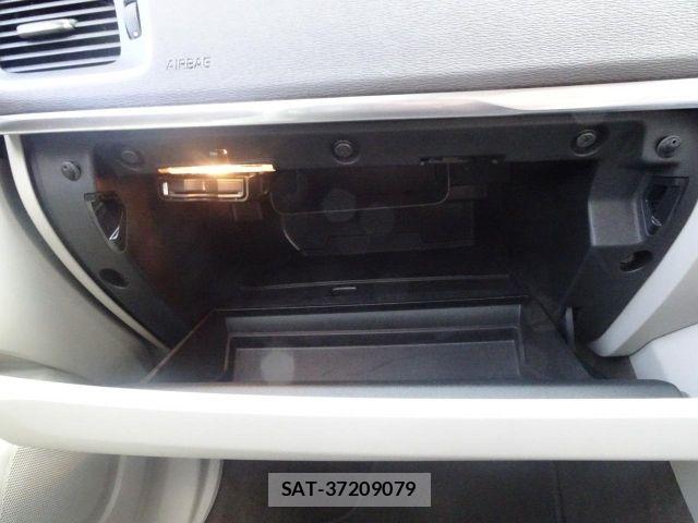 Volvo V40 2016-04 8629589-21