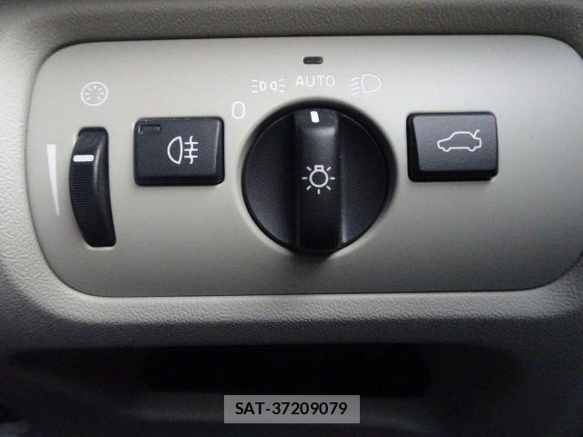 Volvo V40 2016-04 8629589-25