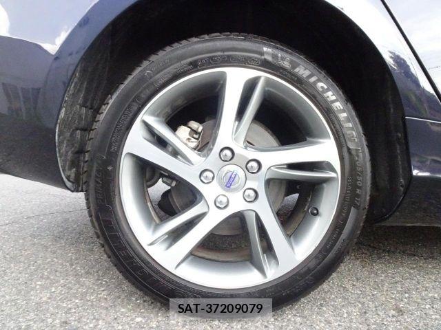 Volvo V40 2016-04 8629589-28