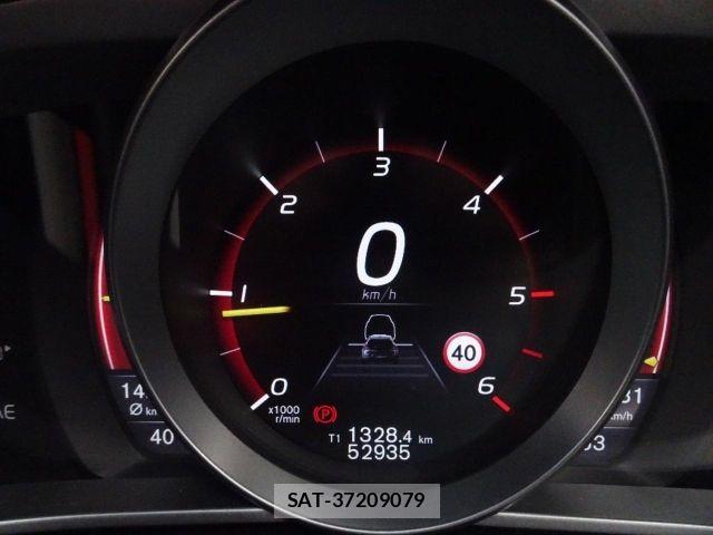 Volvo V40 2016-04 8629589-29