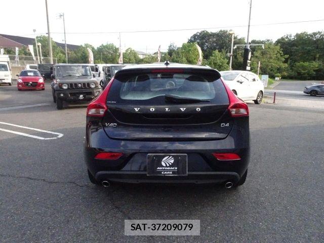 Volvo V40 2016-04 8629589-4