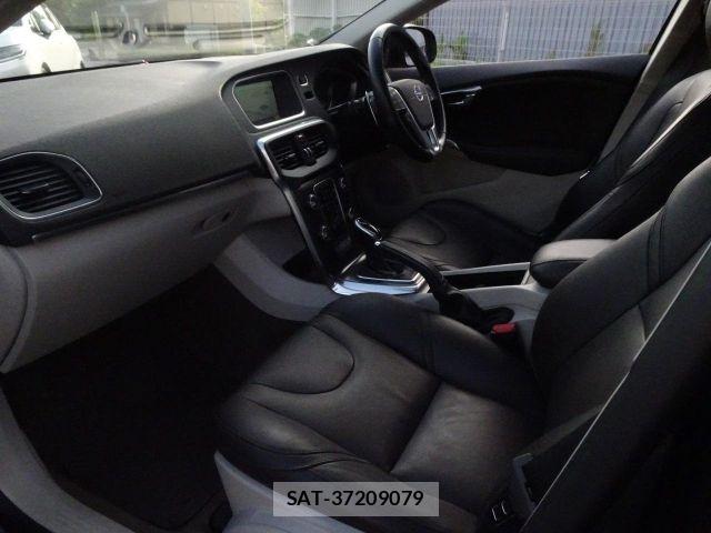 Volvo V40 2016-04 8629589-7