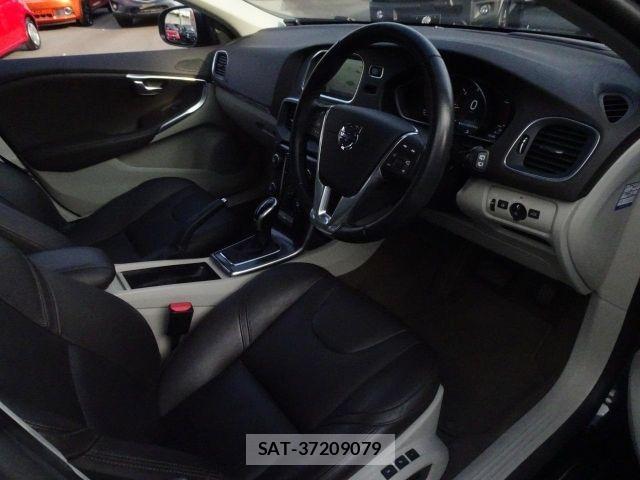 Volvo V40 2016-04 8629589-8